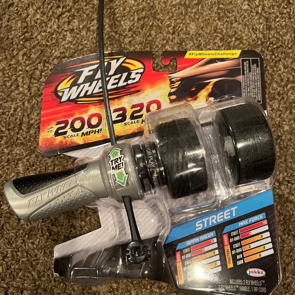 COPY - COPY - Fly Wheels Launcher & 2 Wheels New